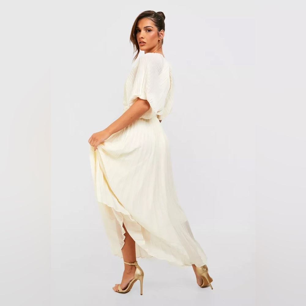 Elegant Cream Maxi Dress - Picture 2 of 12